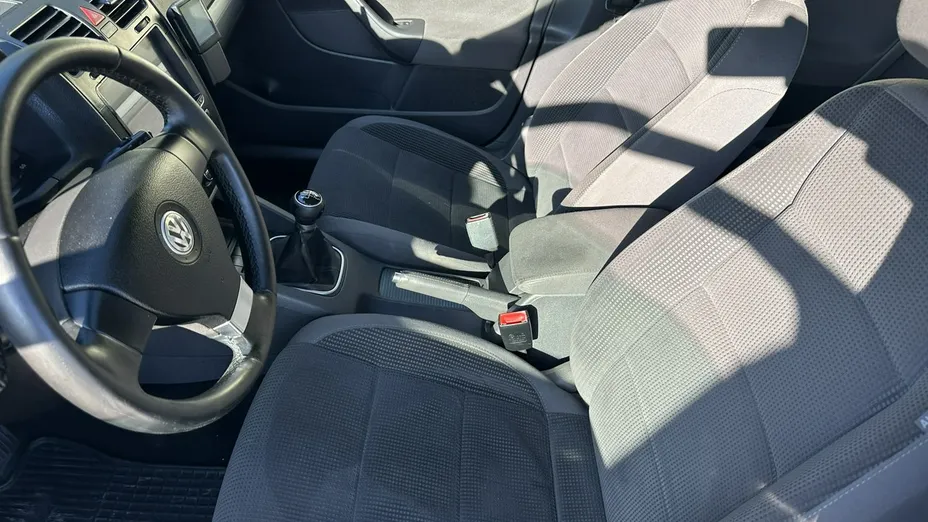VOLKSWAGEN Golf -