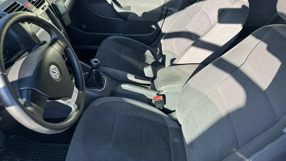 VOLKSWAGEN Golf -