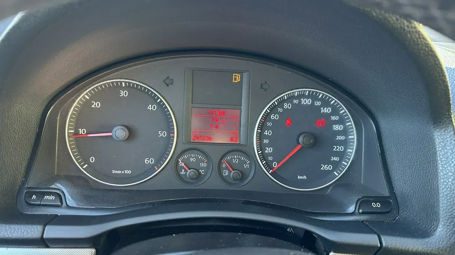 VOLKSWAGEN Golf -