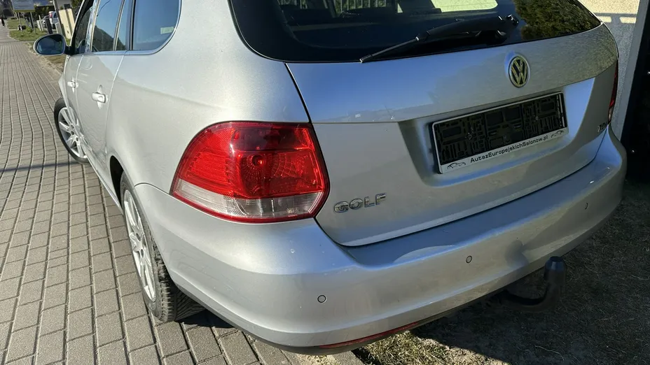 VOLKSWAGEN Golf -