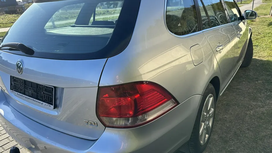 VOLKSWAGEN Golf -