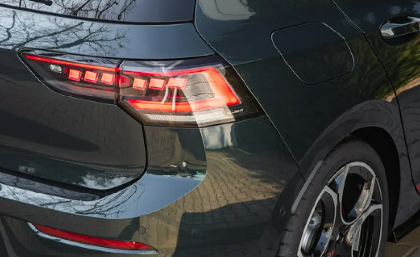 VOLKSWAGEN Golf -
