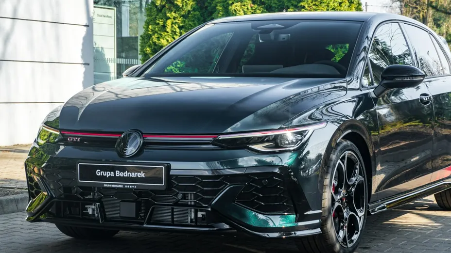 VOLKSWAGEN Golf -
