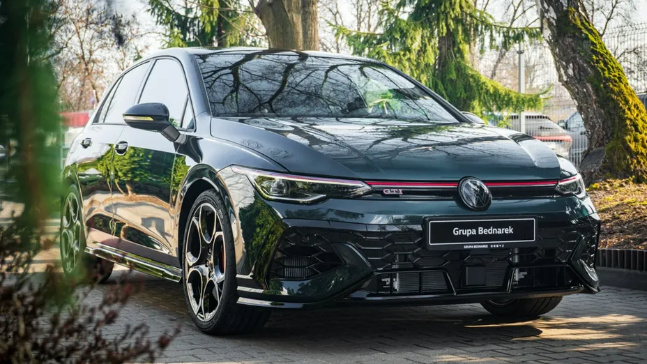 VOLKSWAGEN Golf -