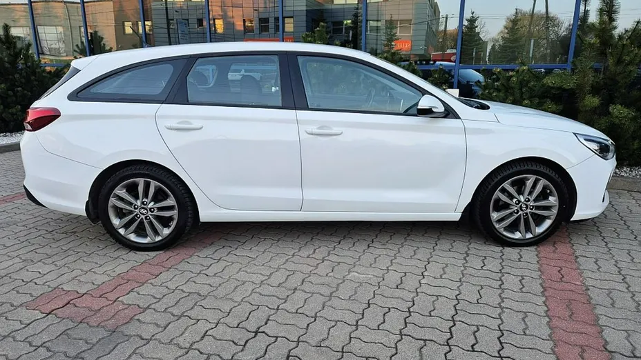 HYUNDAI i30 -