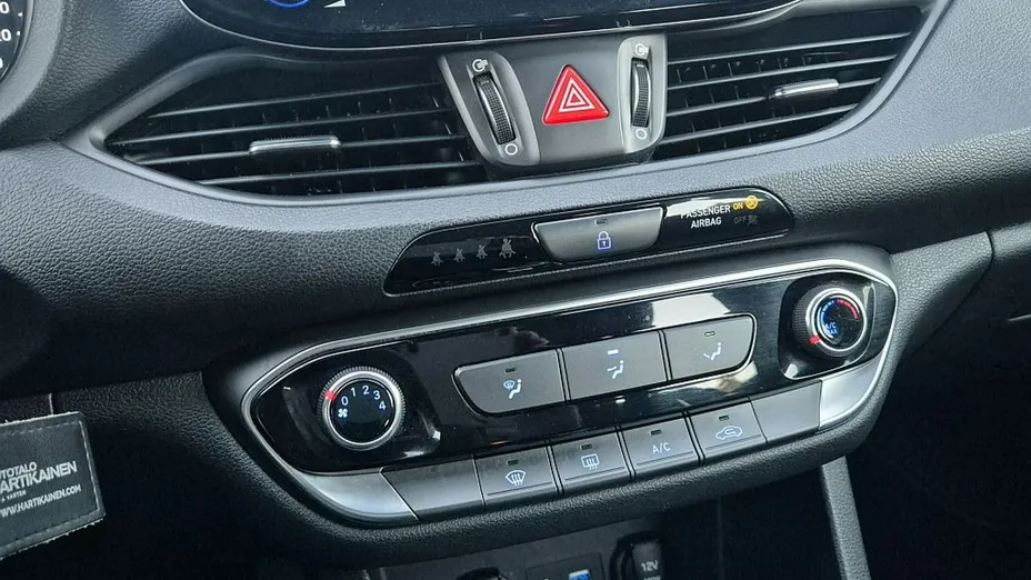 HYUNDAI i30 -