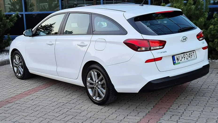 HYUNDAI i30 -