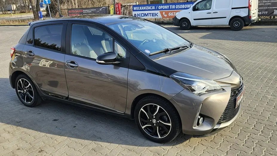 TOYOTA Yaris -