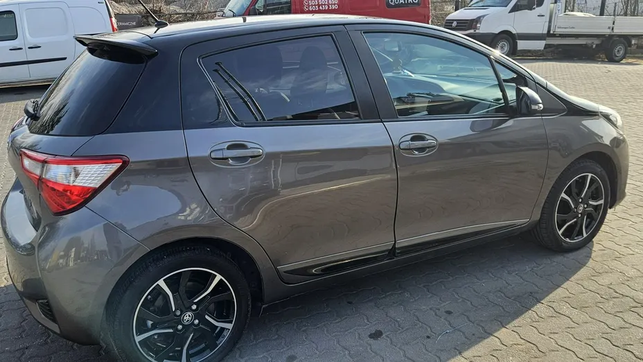 TOYOTA Yaris -