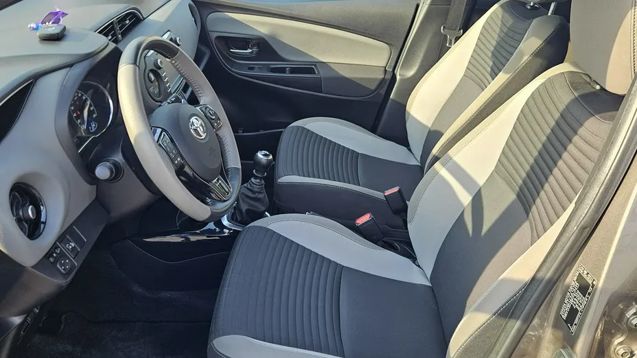 TOYOTA Yaris -