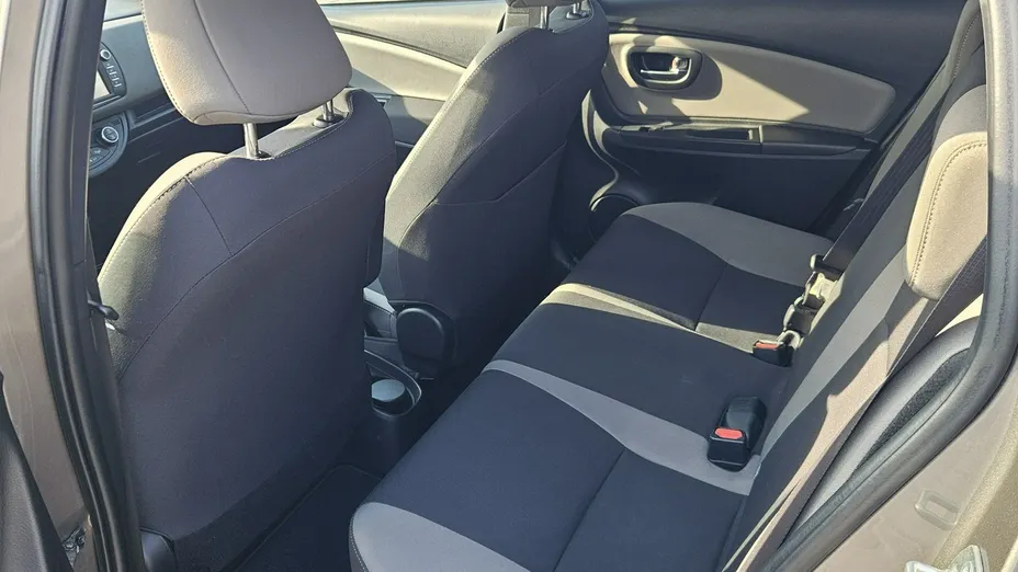 TOYOTA Yaris -