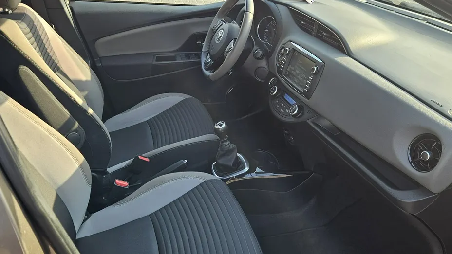 TOYOTA Yaris -