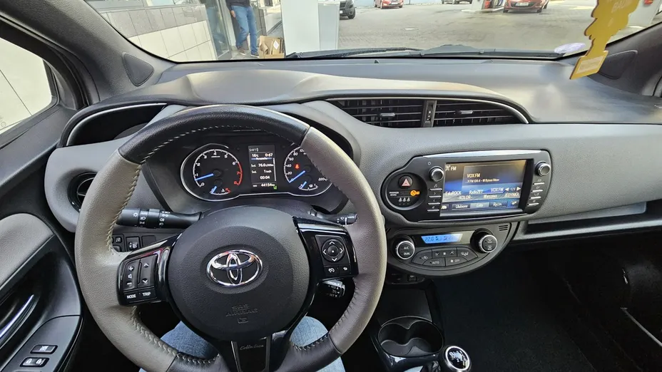TOYOTA Yaris -