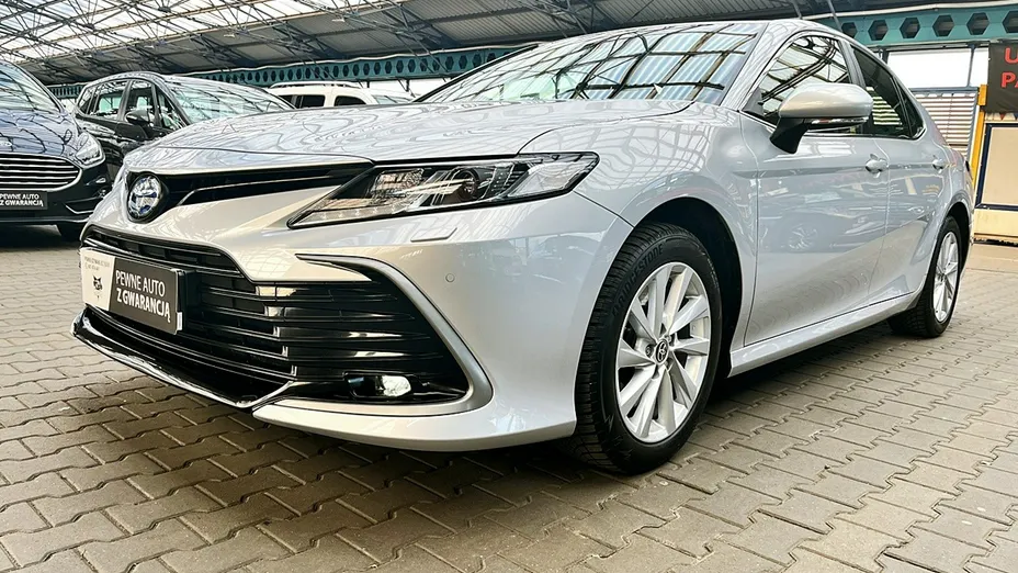 TOYOTA Camry -