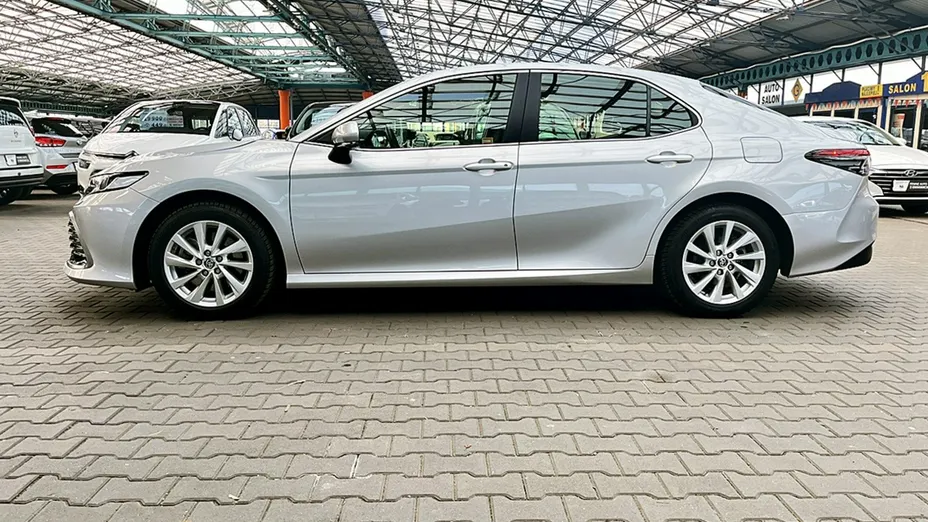 TOYOTA Camry -