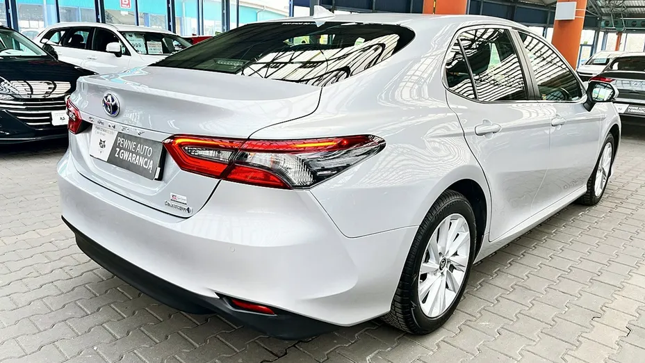 TOYOTA Camry -