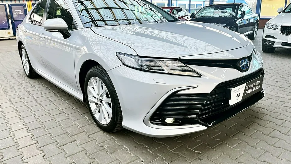 TOYOTA Camry -