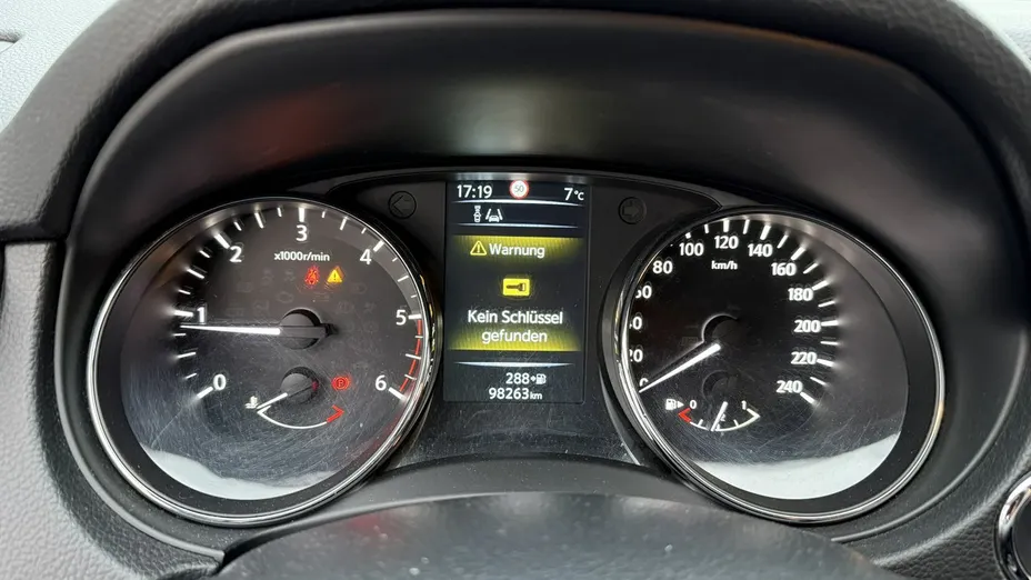 NISSAN Qashqai -