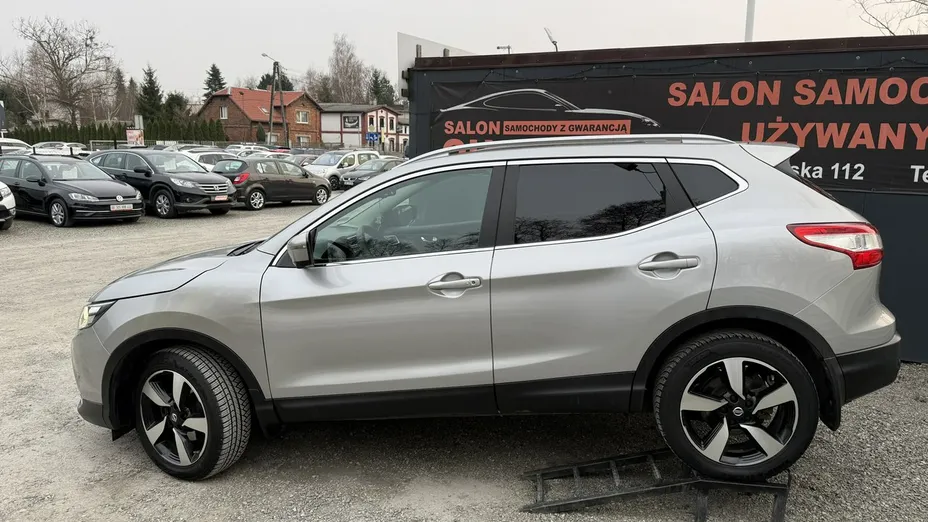 NISSAN Qashqai -