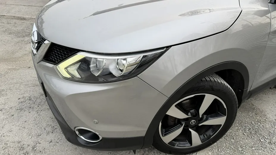 NISSAN Qashqai -