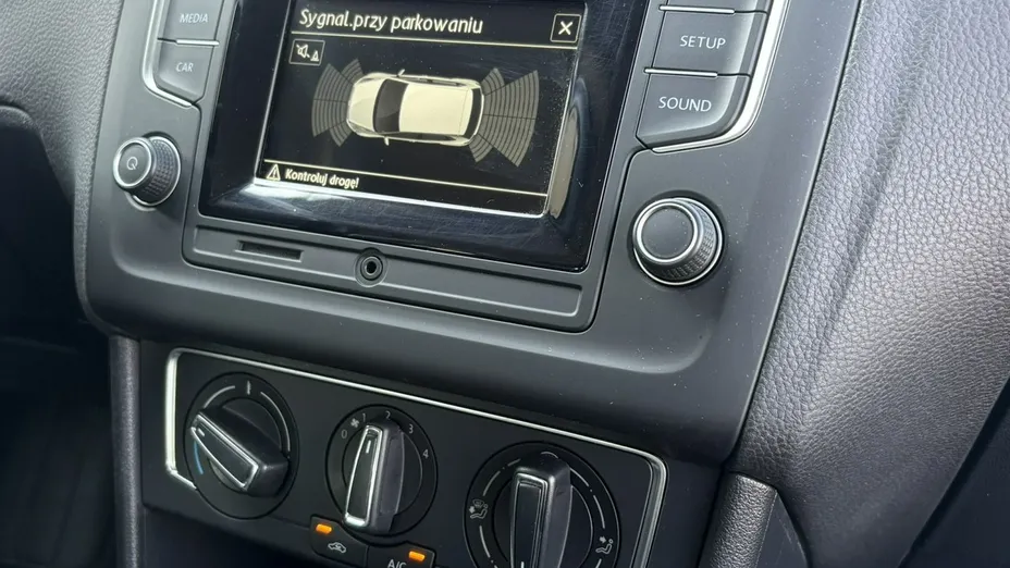 VOLKSWAGEN Polo -