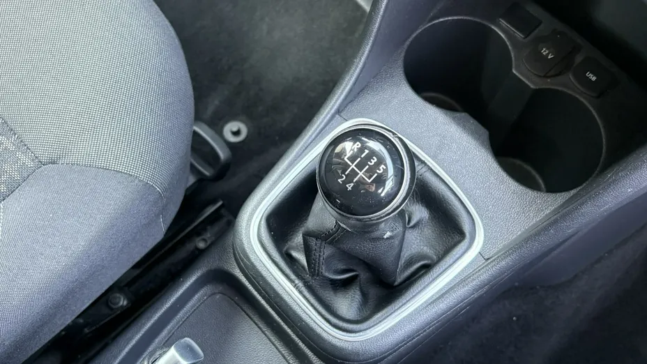 VOLKSWAGEN Polo -