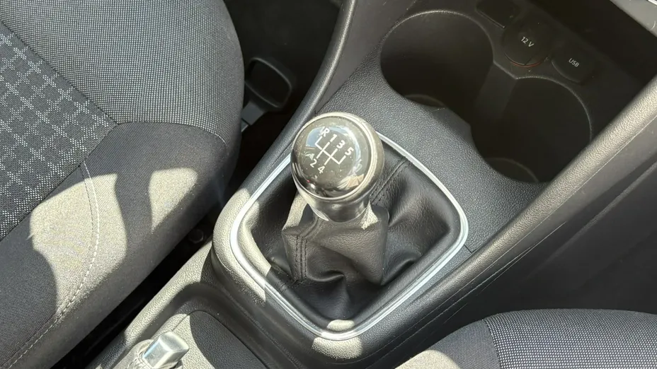 VOLKSWAGEN Polo -