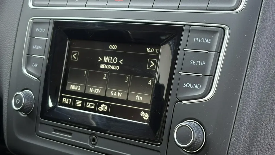 VOLKSWAGEN Polo -