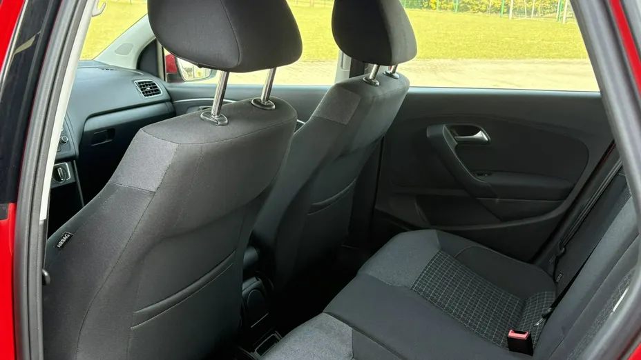 VOLKSWAGEN Polo -