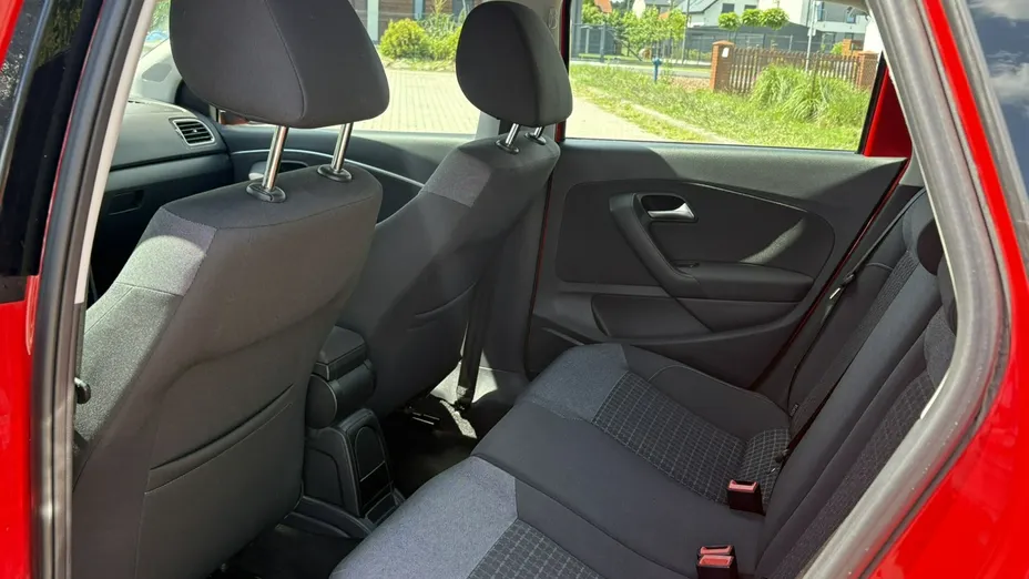 VOLKSWAGEN Polo -