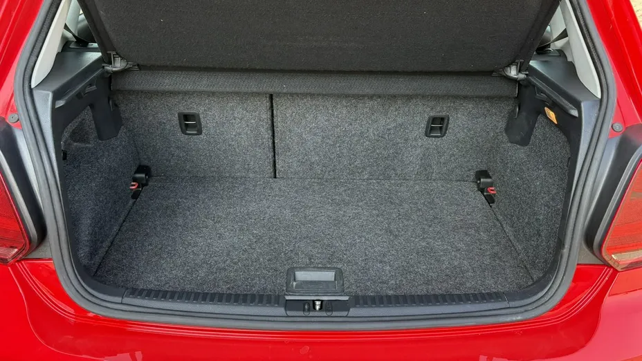 VOLKSWAGEN Polo -