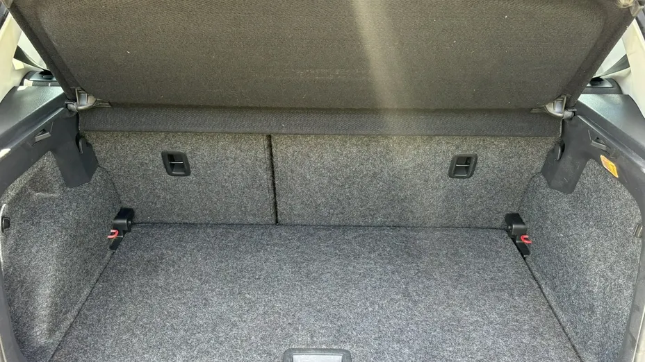 VOLKSWAGEN Polo -