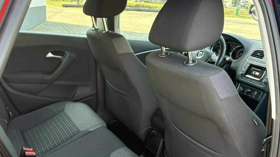 VOLKSWAGEN Polo -