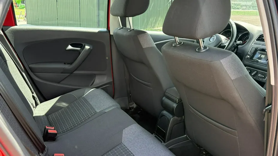 VOLKSWAGEN Polo -