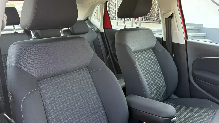 VOLKSWAGEN Polo -