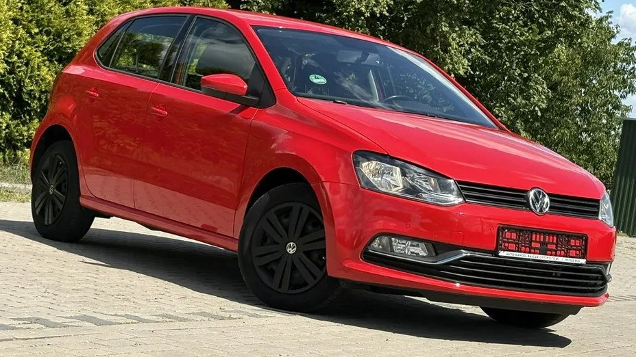 VOLKSWAGEN Polo -