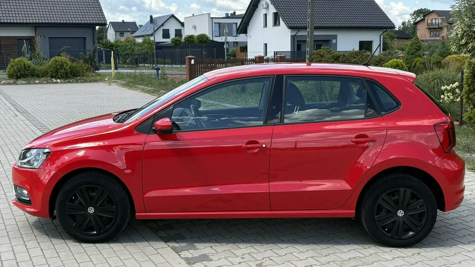 VOLKSWAGEN Polo -