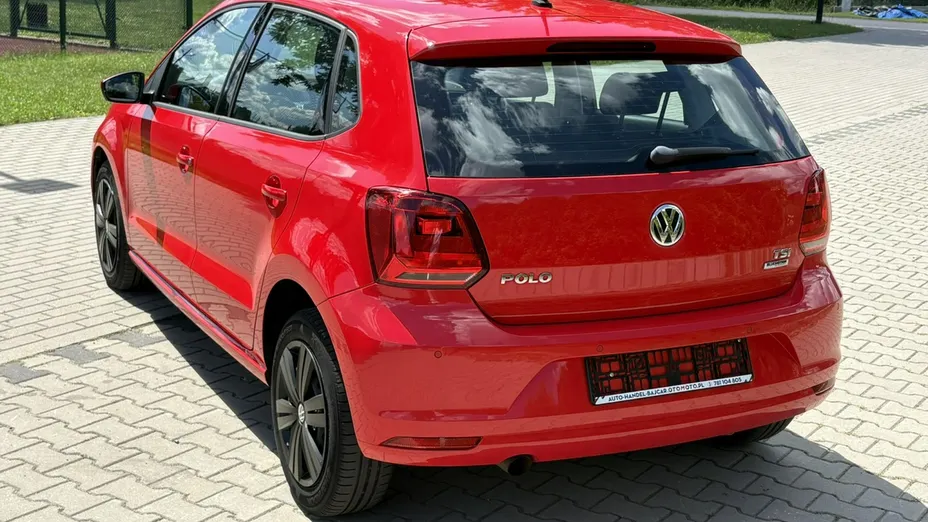 VOLKSWAGEN Polo -