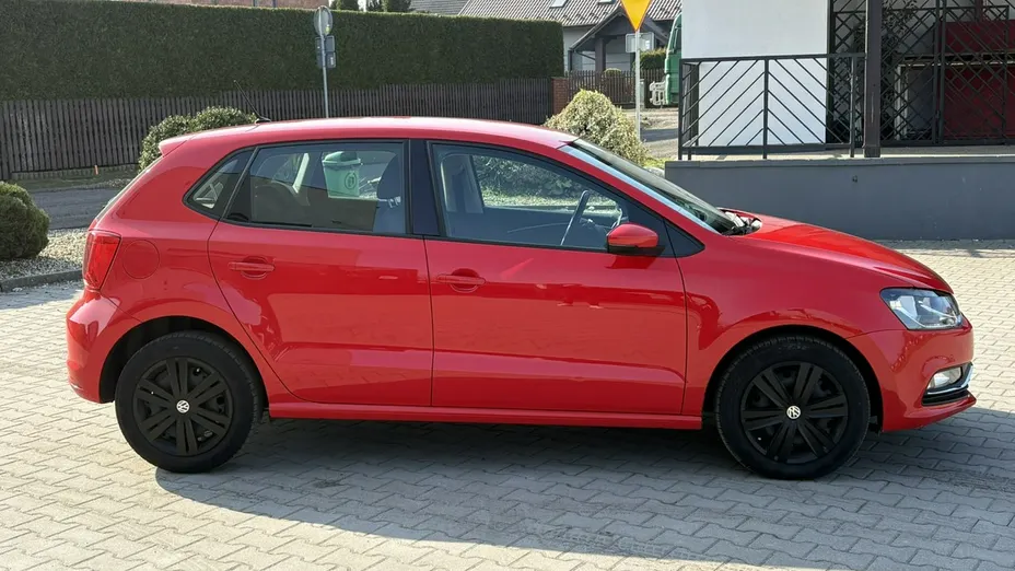 VOLKSWAGEN Polo -