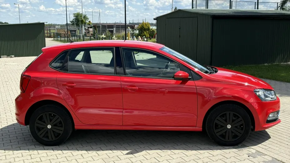 VOLKSWAGEN Polo -