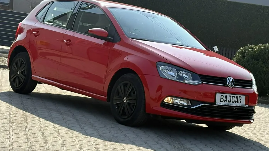 VOLKSWAGEN Polo -