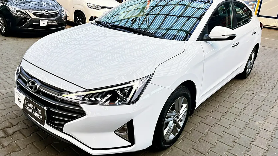 HYUNDAI Elantra -