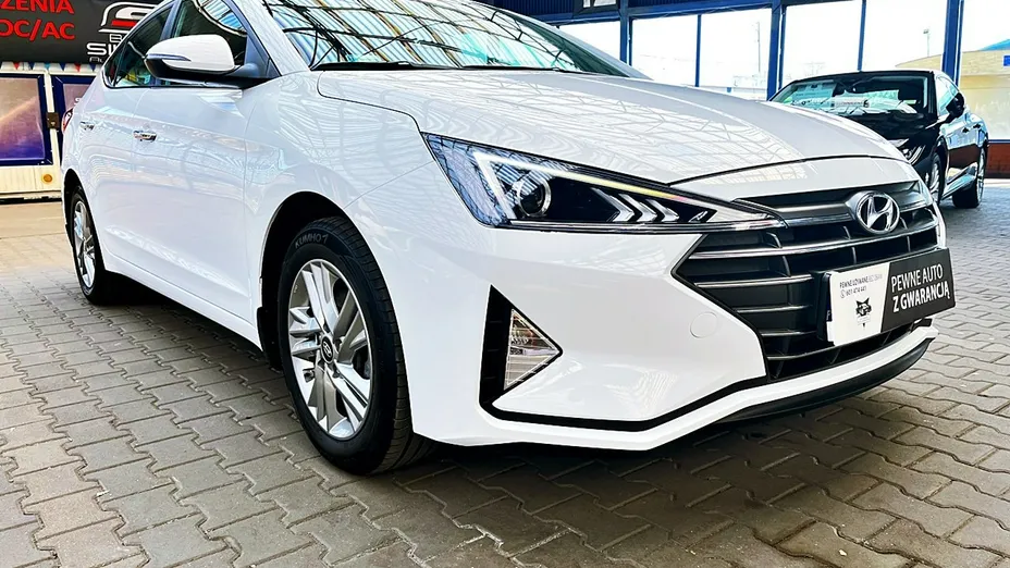 HYUNDAI Elantra -