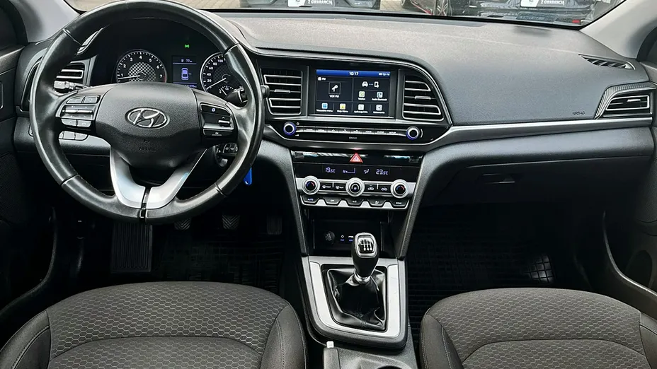 HYUNDAI Elantra -