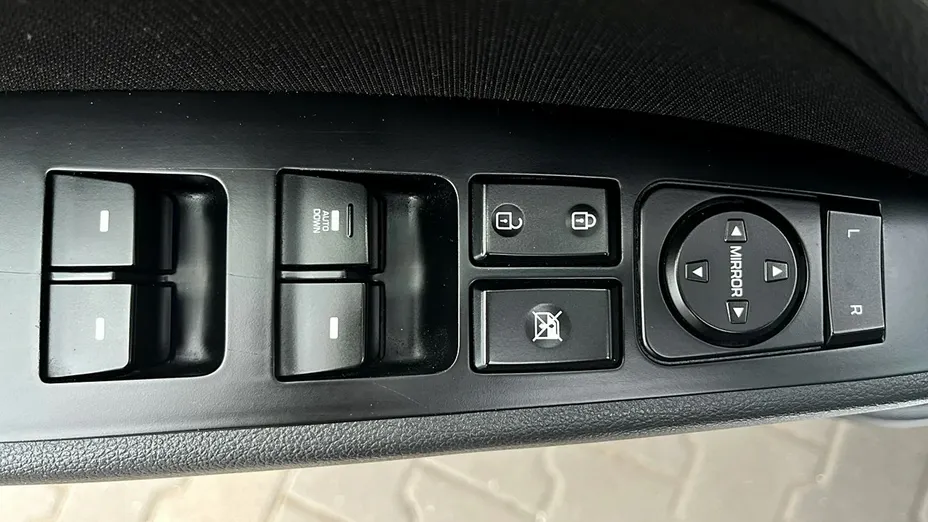 HYUNDAI Elantra -