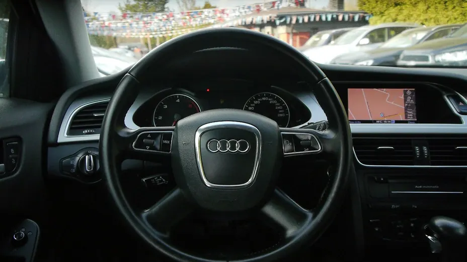 AUDI A4 -