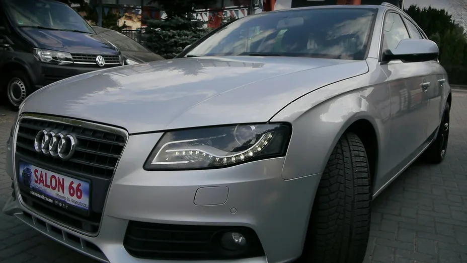 AUDI A4 -