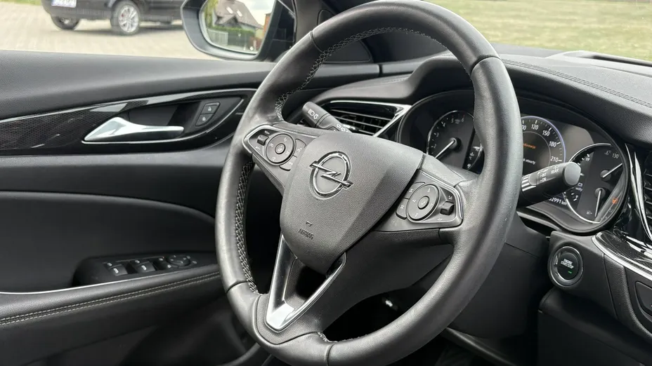 OPEL Insignia -