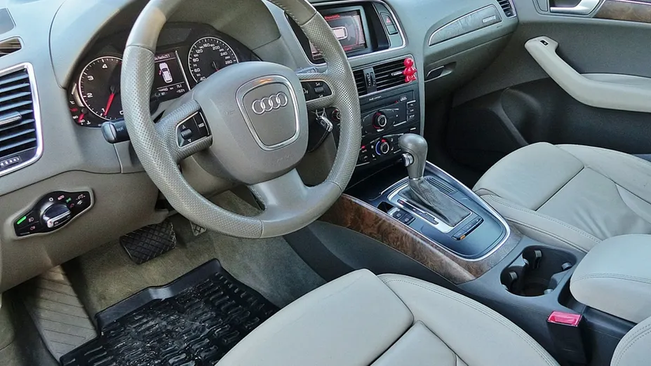 AUDI Q5 -