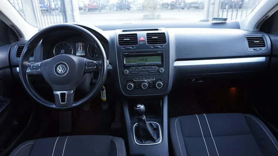 VOLKSWAGEN Jetta -